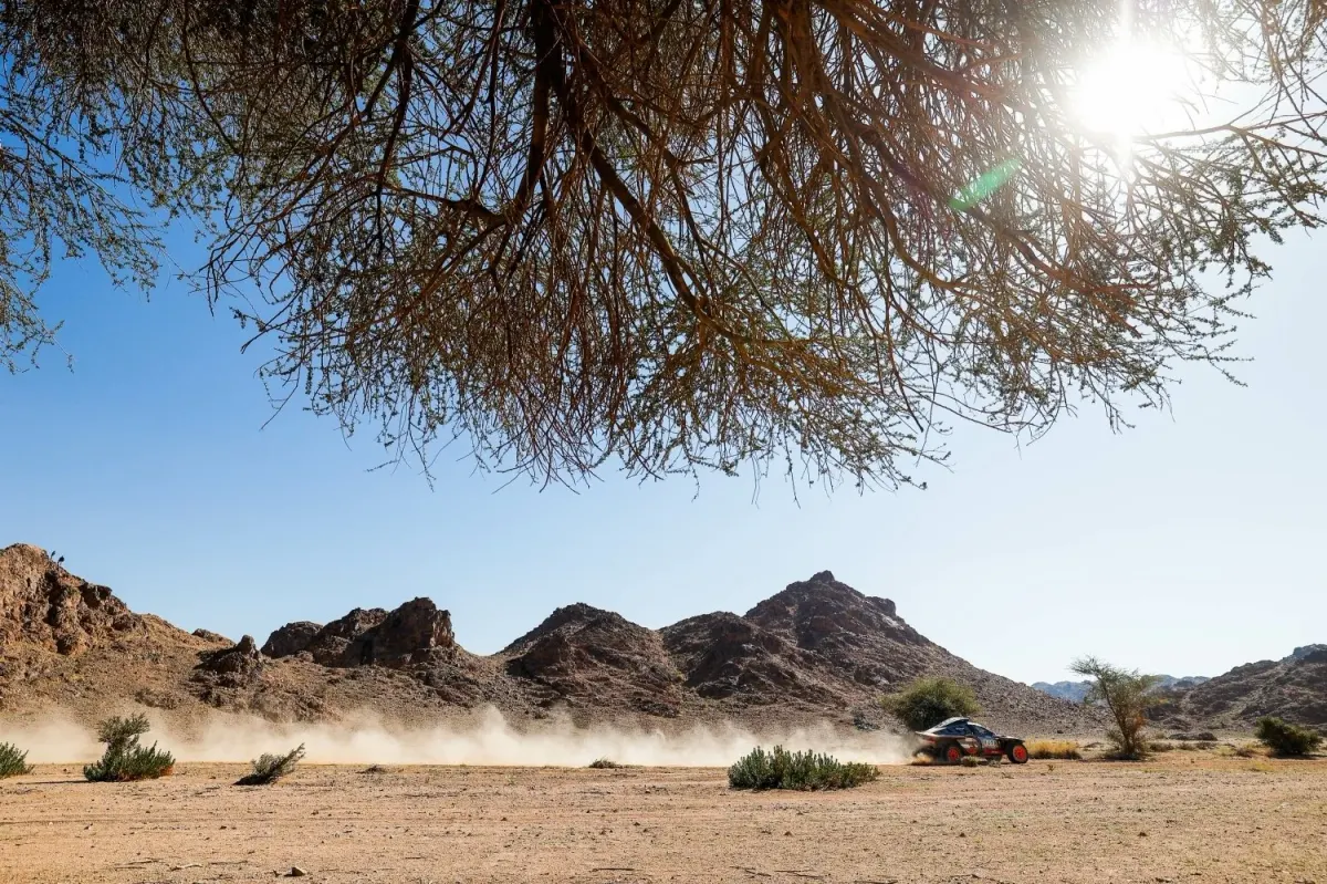 Audi e-tron races across the desert in the Dakar race
