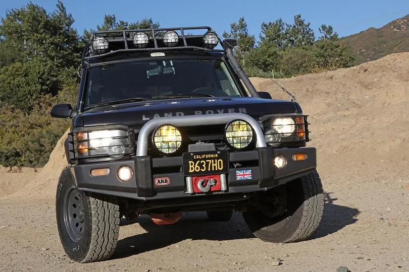 Front view of a Land Rover Discovery II with yellow driving lights